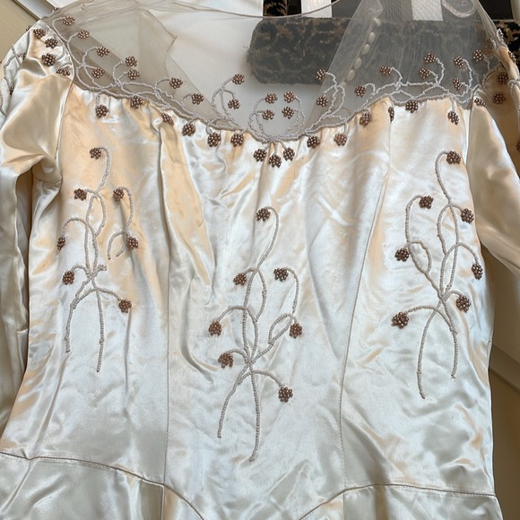 VINTAGE 1940’s ANTIQUE WEDDING GOWN size sm - Picture 3 of 16